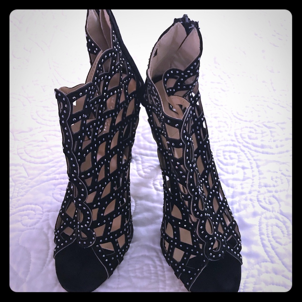 👠 Elegant black ankle 4’5” high Heels 👠